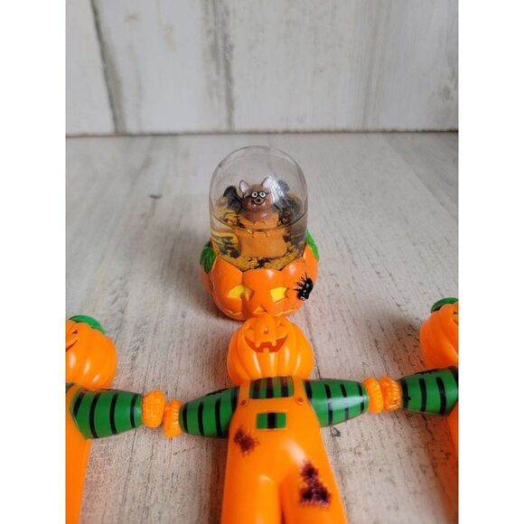 Halloween mini snowglobe pumpkin scarecrow figure set - Picture 4 of 9